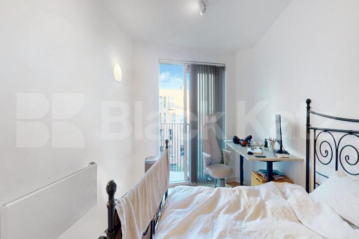 Flooded with natural light with 24 Hour Concierge & balcony South Central Steedman Street, Elephant and Castle